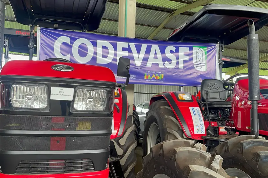 Codevasf entrega aparelhos agrícolas para 40 municípios