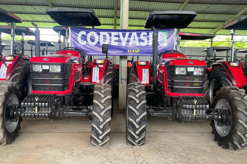 Codevasf entrega aparelhos agrícolas para 40 municípios