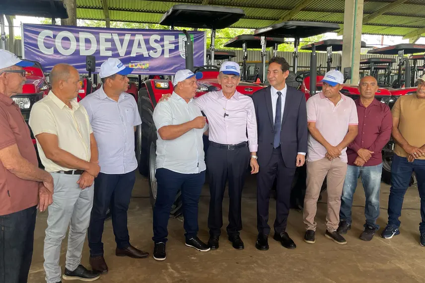 Codevasf entrega aparelhos agrícolas para 40 municípios