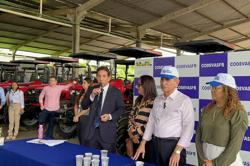 Codevasf entrega aparelhos agrícolas para 40 municípios