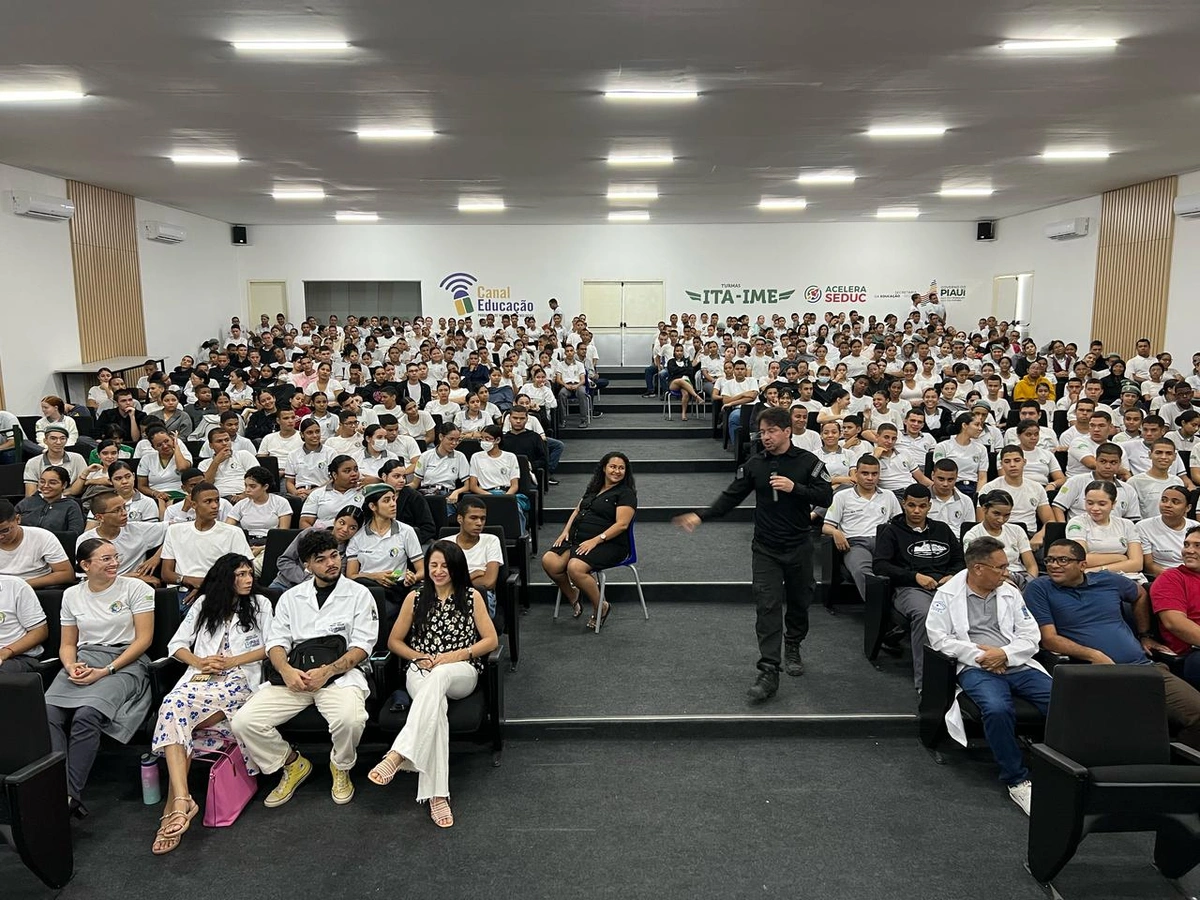 DENARC aproxima Polícia Civil da juventude em palestra sobre os perigos das drogas