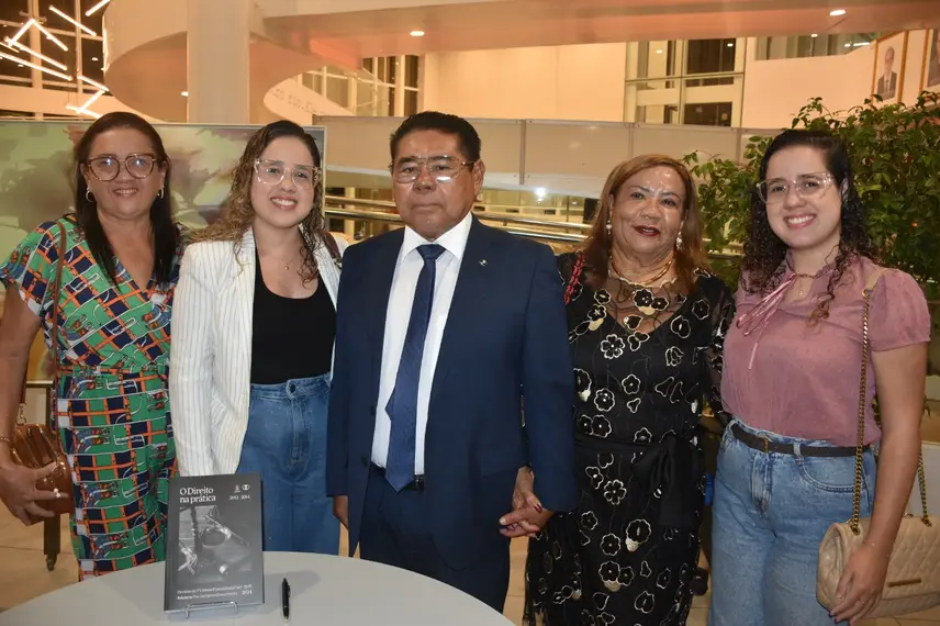 Desembargador José James Gomes Pereira lança o livro Direito na Prática no Sesc Cajuína Desembargador José James Gomes Pereira lança o livro Direito na Prática no Sesc Cajuína