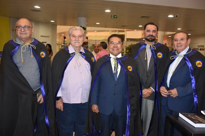 Desembargador José James Gomes Pereira lança o livro Direito na Prática no Sesc Cajuína Desembargador José James Gomes Pereira lança o livro Direito na Prática no Sesc Cajuína