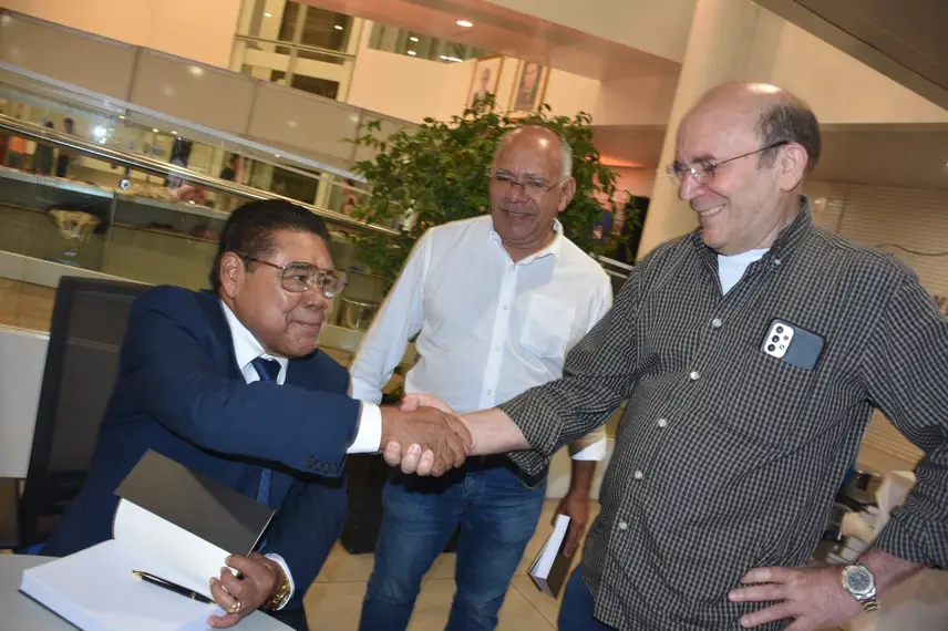 Desembargador José James Gomes Pereira lança o livro Direito na Prática no Sesc Cajuína Desembargador José James Gomes Pereira lança o livro Direito na Prática no Sesc Cajuína