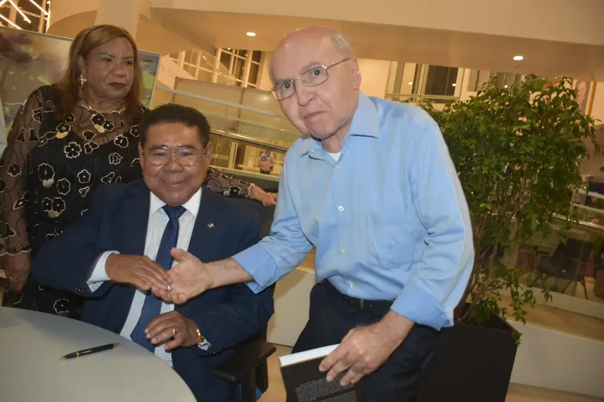 Desembargador José James Gomes Pereira lança o livro Direito na Prática no Sesc Cajuína Desembargador José James Gomes Pereira lança o livro Direito na Prática no Sesc Cajuína
