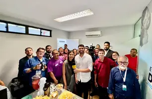 Draga Alana oferece café da manhã em homenagem ao dia do jornalista (Foto: Reprodução)