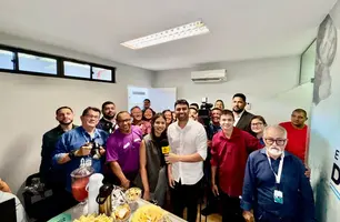 Draga Alana oferece café da manhã em homenagem ao dia do jornalista (Foto: Reprodução)