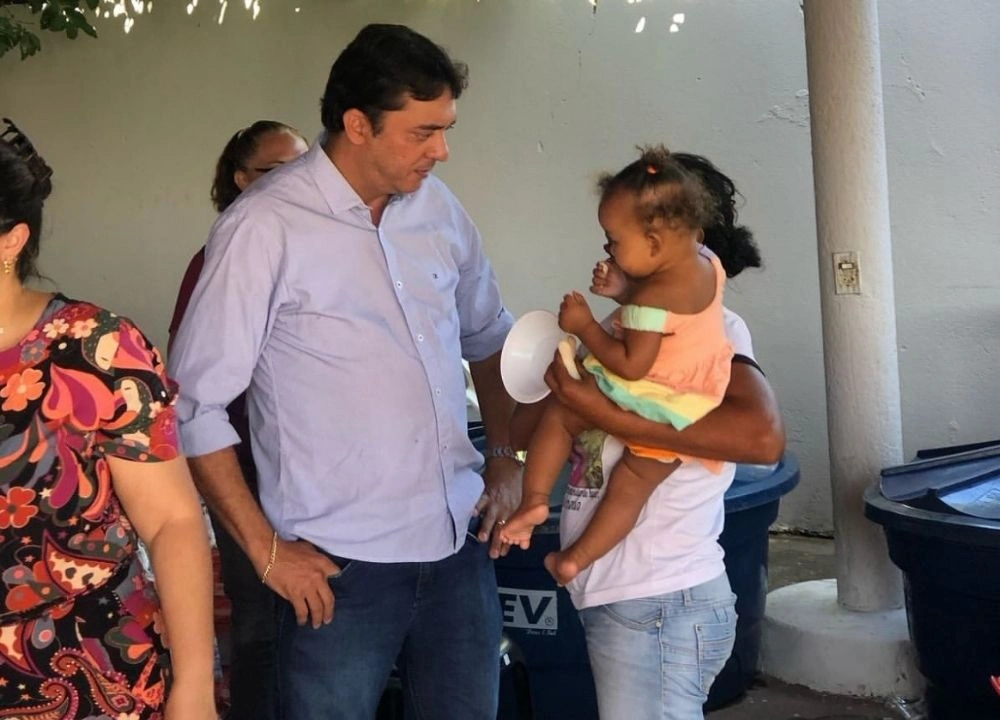 Entrega de cestas básicas leva alegria a famílias em Riacho Frio nesta Páscoa