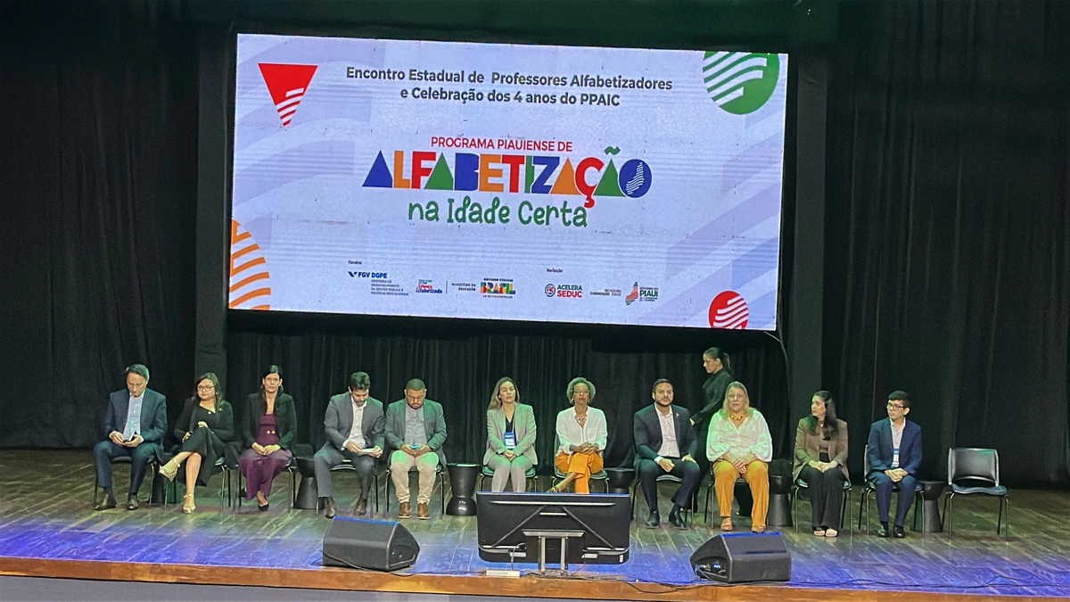Evento reúne 1.200 educadores para debater alfabetização no Piauí
