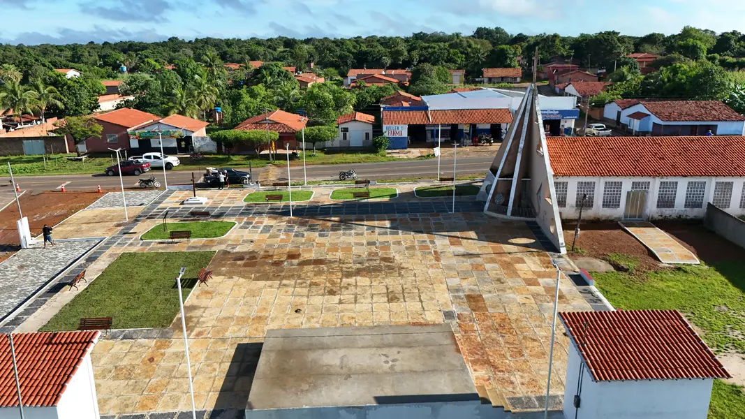 Governador entrega praça e pavimentação asfáltica em Sigefredo Pacheco