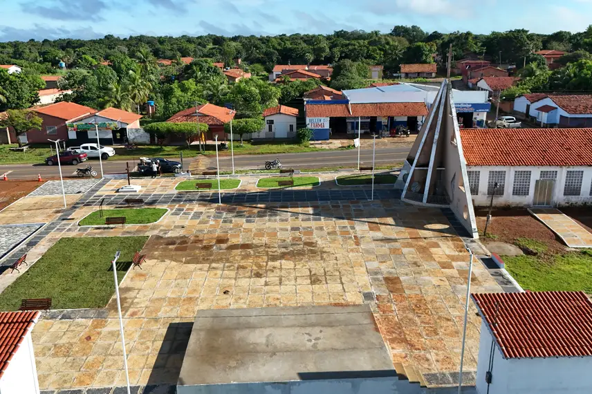 Governador entrega praça e pavimentação asfáltica em Sigefredo Pacheco Governador entrega praça e pavimentação asfáltica em Sigefredo Pacheco