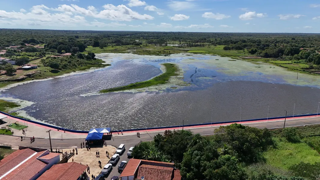 Governador entrega praça e pavimentação asfáltica em Sigefredo Pacheco