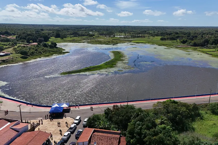 Governador entrega praça e pavimentação asfáltica em Sigefredo Pacheco