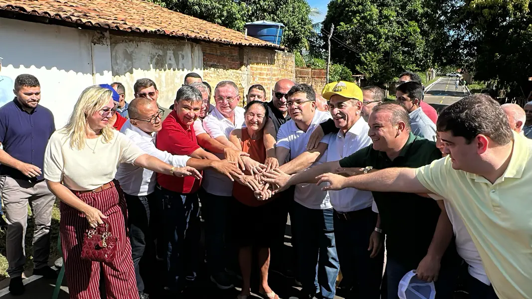 Governador entrega praça e pavimentação asfáltica em Sigefredo Pacheco
