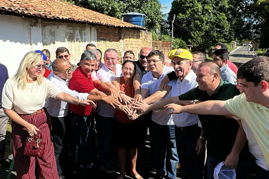 Governador entrega praça e pavimentação asfáltica em Sigefredo Pacheco Governador entrega praça e pavimentação asfáltica em Sigefredo Pacheco