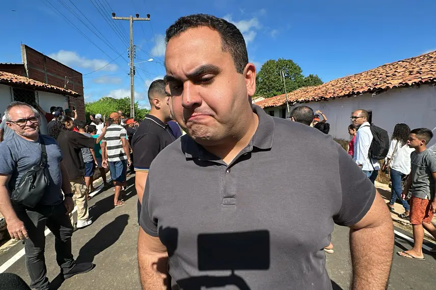 Governador entrega praça e pavimentação asfáltica em Sigefredo Pacheco Governador entrega praça e pavimentação asfáltica em Sigefredo Pacheco