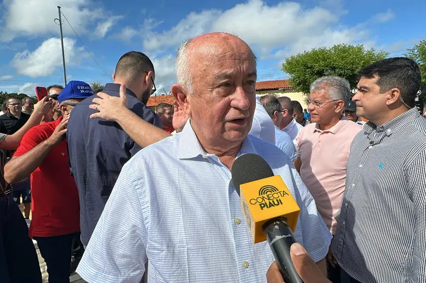 Governador entrega praça e pavimentação asfáltica em Sigefredo Pacheco Governador entrega praça e pavimentação asfáltica em Sigefredo Pacheco