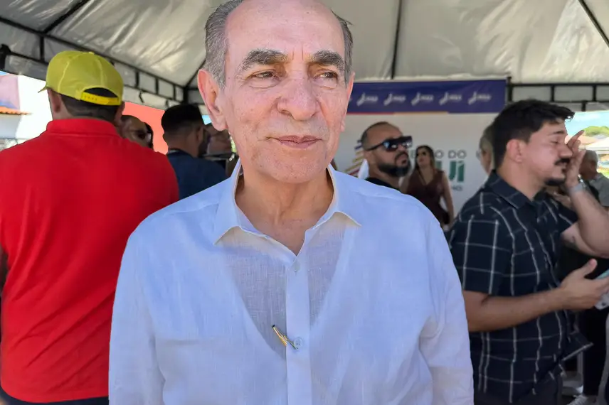 Governador entrega praça e pavimentação asfáltica em Sigefredo Pacheco Governador entrega praça e pavimentação asfáltica em Sigefredo Pacheco