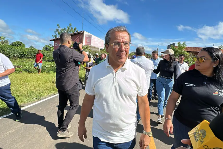 Governador entrega praça e pavimentação asfáltica em Sigefredo Pacheco Governador entrega praça e pavimentação asfáltica em Sigefredo Pacheco