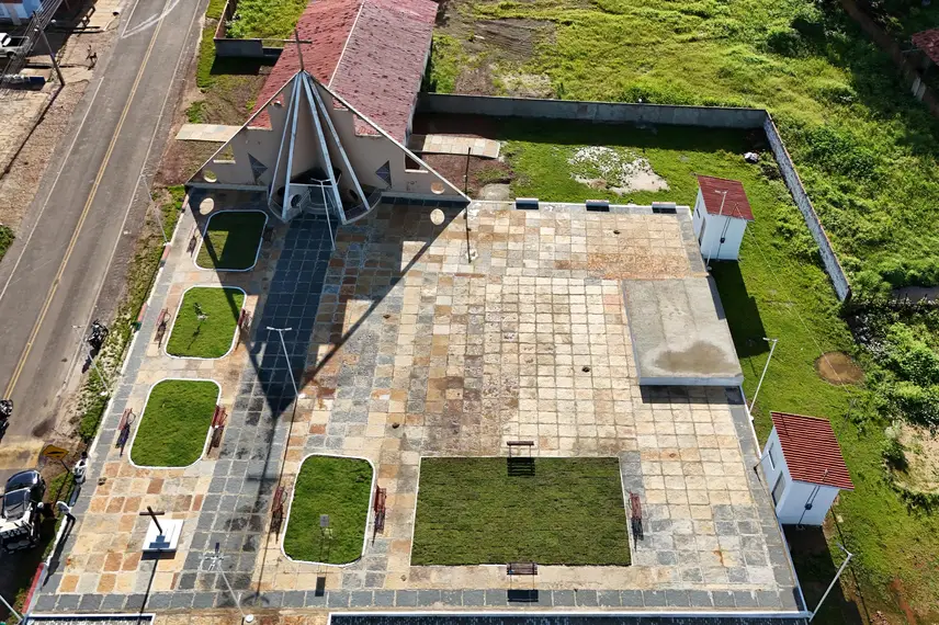Governador entrega praça e pavimentação asfáltica em Sigefredo Pacheco Governador entrega praça e pavimentação asfáltica em Sigefredo Pacheco