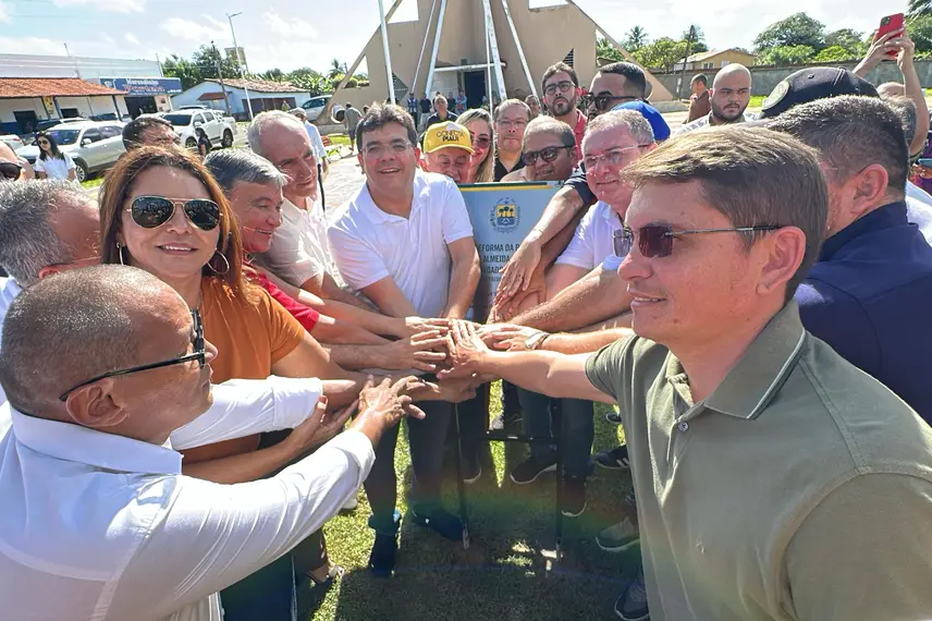 Governador entrega praça e pavimentação asfáltica em Sigefredo Pacheco Governador entrega praça e pavimentação asfáltica em Sigefredo Pacheco