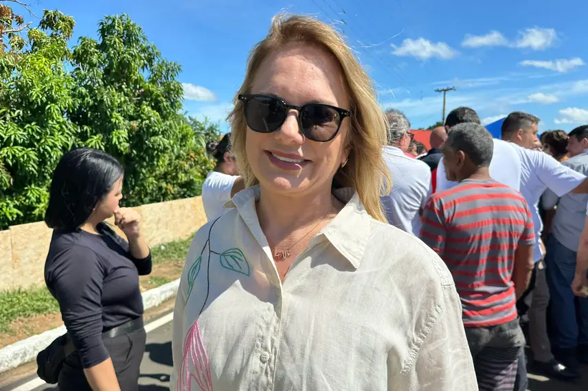 Governador entrega praça e pavimentação asfáltica em Sigefredo Pacheco Governador entrega praça e pavimentação asfáltica em Sigefredo Pacheco