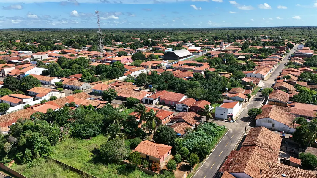 Governador entrega praça e pavimentação asfáltica em Sigefredo Pacheco