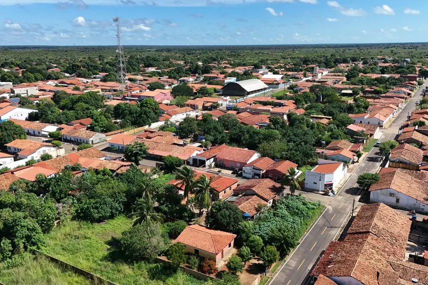 Governador entrega praça e pavimentação asfáltica em Sigefredo Pacheco Governador entrega praça e pavimentação asfáltica em Sigefredo Pacheco