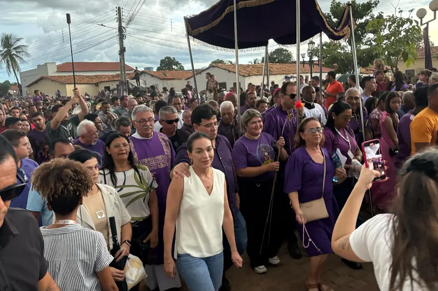 Governador participa da Procissão do Bom Jesus dos Passos com fiéis em Oeiras
