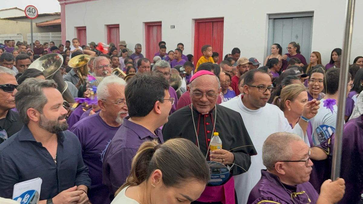 Governador participa da Procissão do Bom Jesus dos Passos com fiéis em Oeiras