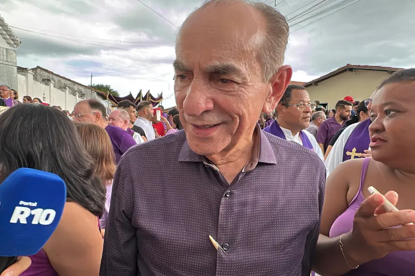 Governador participa da Procissão do Bom Jesus dos Passos com fiéis em Oeiras