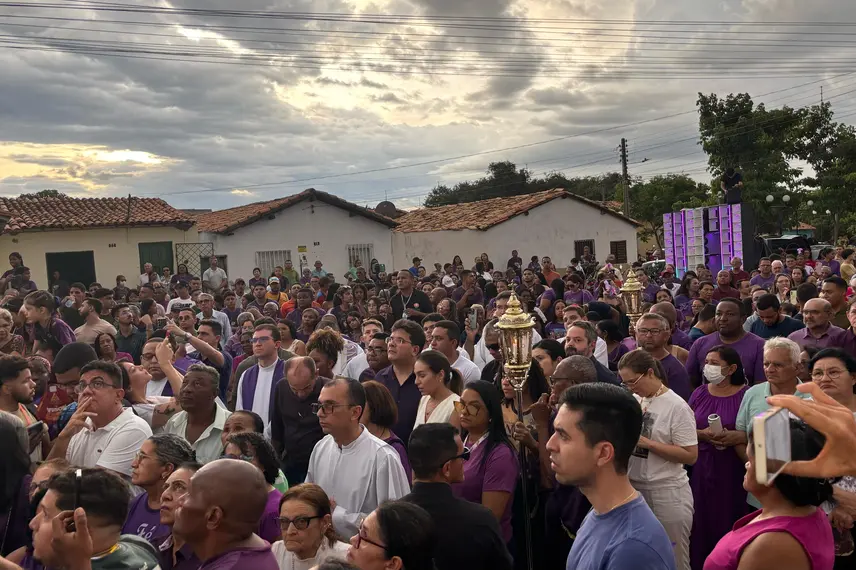 Governador participa da Procissão do Bom Jesus dos Passos com fiéis em Oeiras
