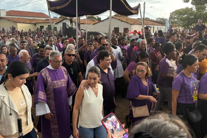 Governador Rafael Fonteles participa da Procissão dos Passos em Oeiras