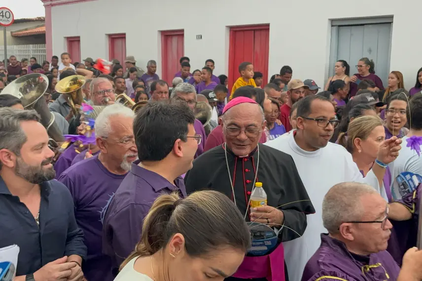 Governador Rafael Fonteles participa da Procissão dos Passos em Oeiras