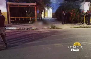 Homem é assassinado com vários tiros próximo ao CRAS da zona Sul de Teresina (Foto: Repórter 12/Conecta Piauí)