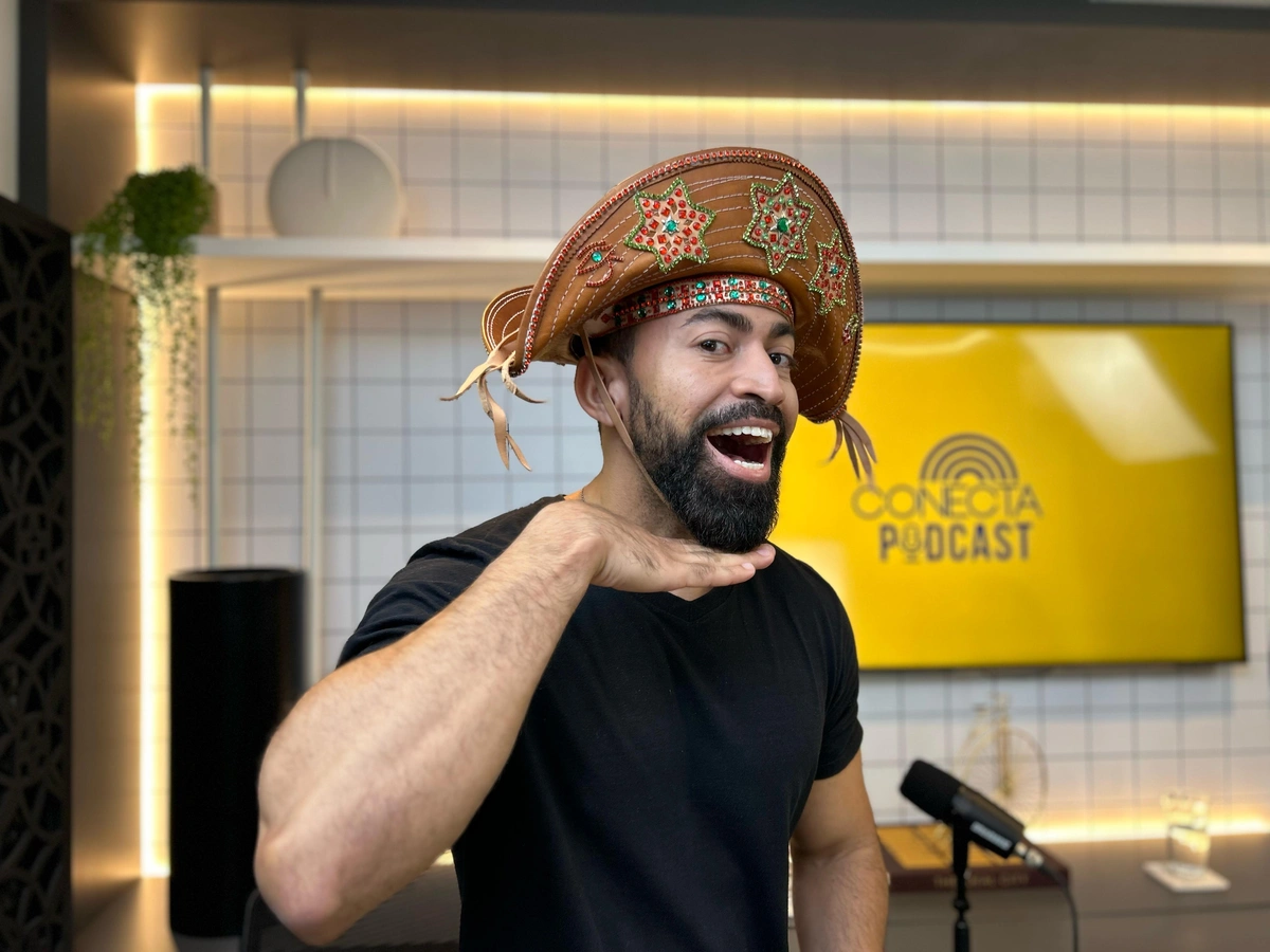 Lucas Cordeiro fala sobre sucesso da paródia 'Abracachaça' no Conecta Podcast