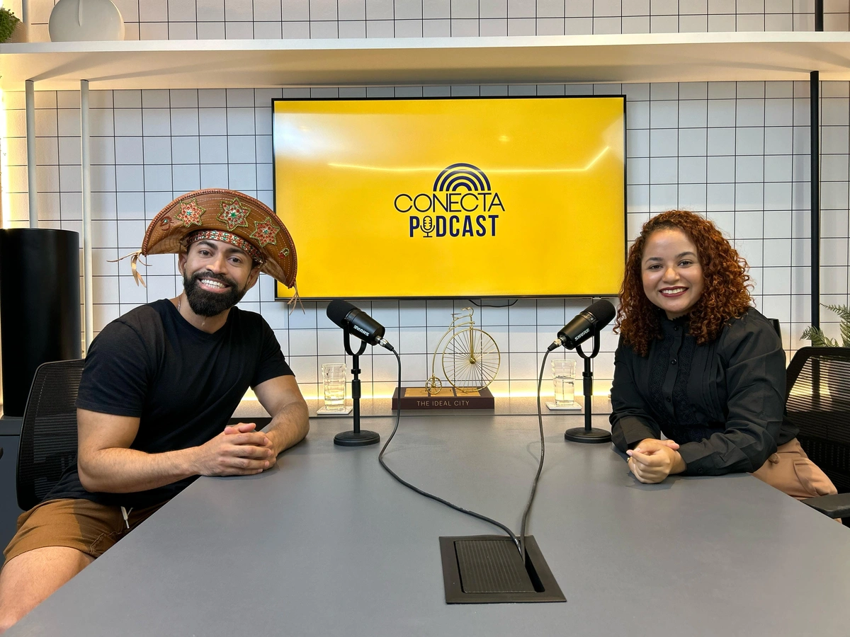 Lucas Cordeiro fala sobre sucesso da paródia 'Abracachaça' no Conecta Podcast