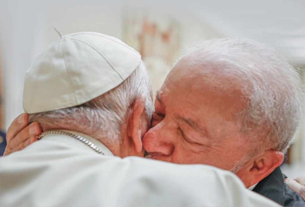 Lula lamenta morte do Papa Francisco e decreta luto oficial de sete dias no Brasil