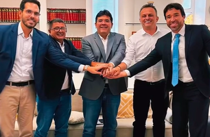 Milton Gomes, prefeito de São José do Divino em reunião com deputados e Governador (Foto: Reprodução - Redes sociais)