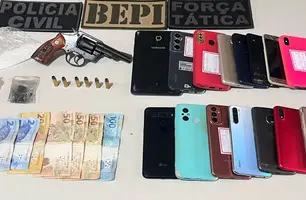 Polícia apreende drogas, arma ilegal e celulares em Picos (Foto: Reprodução)