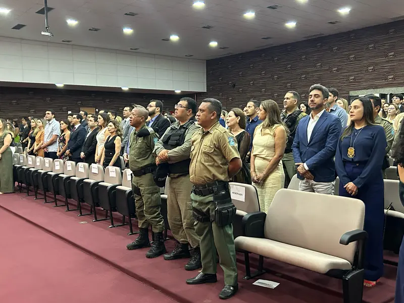 Polícia Civil do Piauí homenageia servidores com medalhas e troféus em Teresina