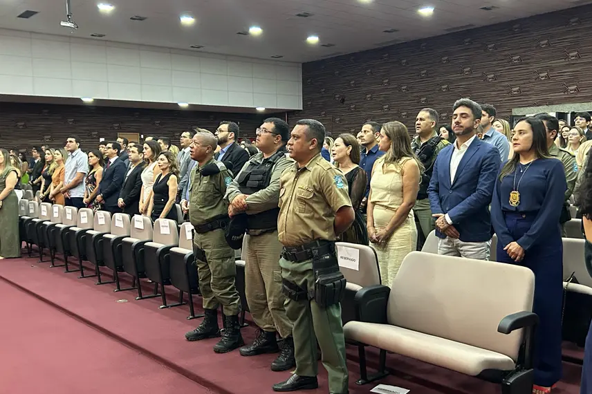 Polícia Civil do Piauí homenageia servidores com medalhas e troféus em Teresina
