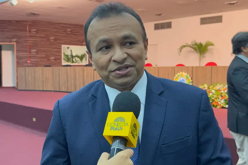 Polícia Civil do Piauí homenageia servidores com medalhas e troféus em Teresina Polícia Civil do Piauí homenageia servidores com medalhas e troféus em Teresina