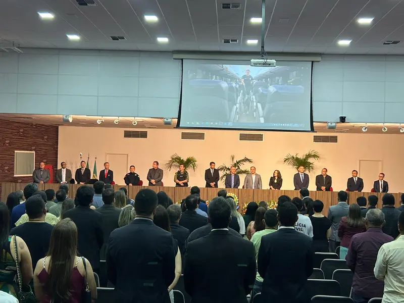 Polícia Civil do Piauí homenageia servidores com medalhas e troféus em Teresina
