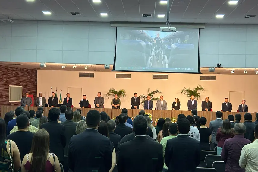 Polícia Civil do Piauí homenageia servidores com medalhas e troféus em Teresina