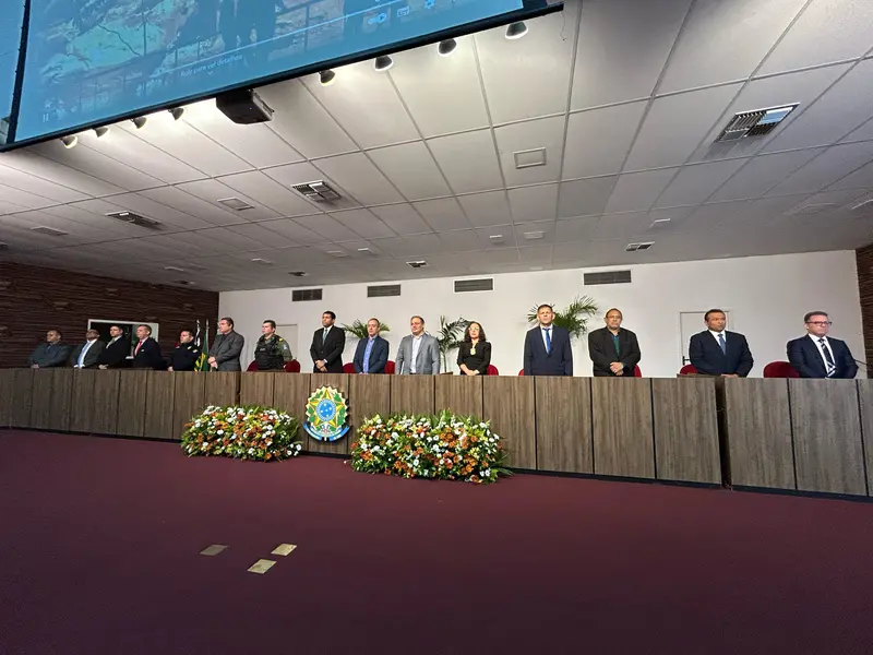 Polícia Civil do Piauí homenageia servidores com medalhas e troféus em Teresina
