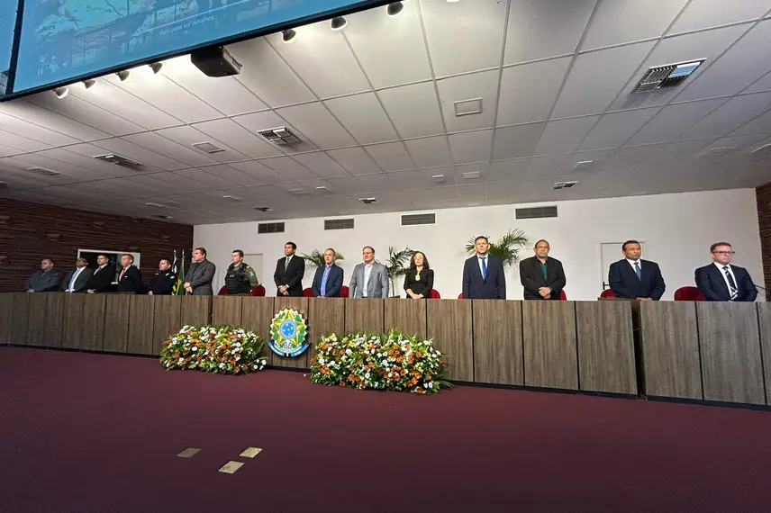 Polícia Civil do Piauí homenageia servidores com medalhas e troféus em Teresina