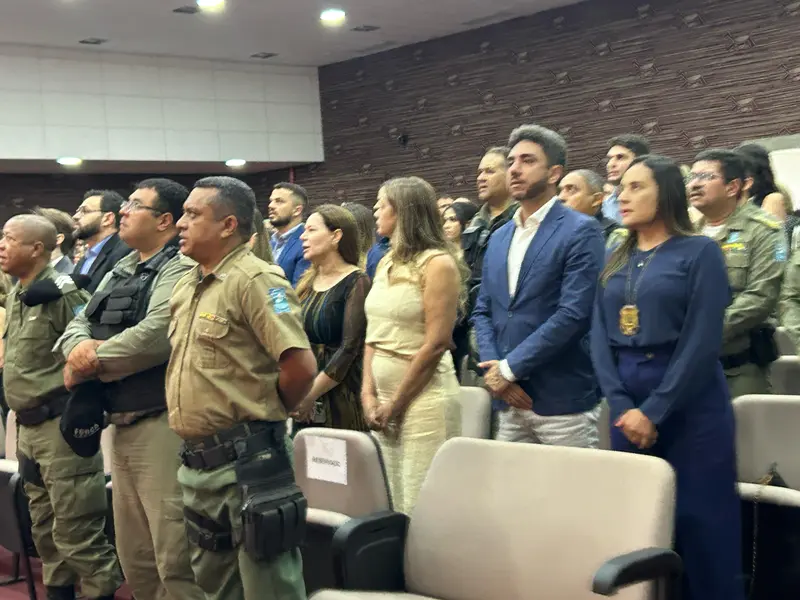 Polícia Civil do Piauí homenageia servidores com medalhas e troféus em Teresina