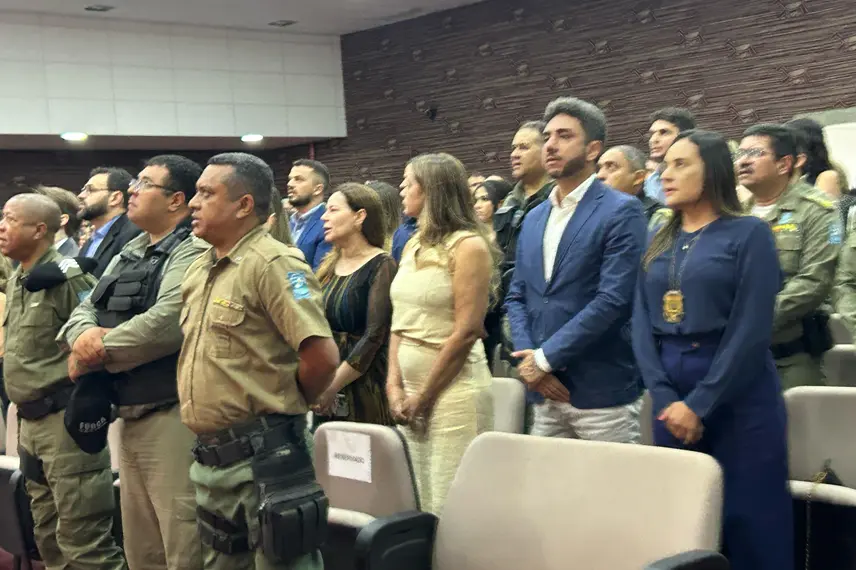 Polícia Civil do Piauí homenageia servidores com medalhas e troféus em Teresina