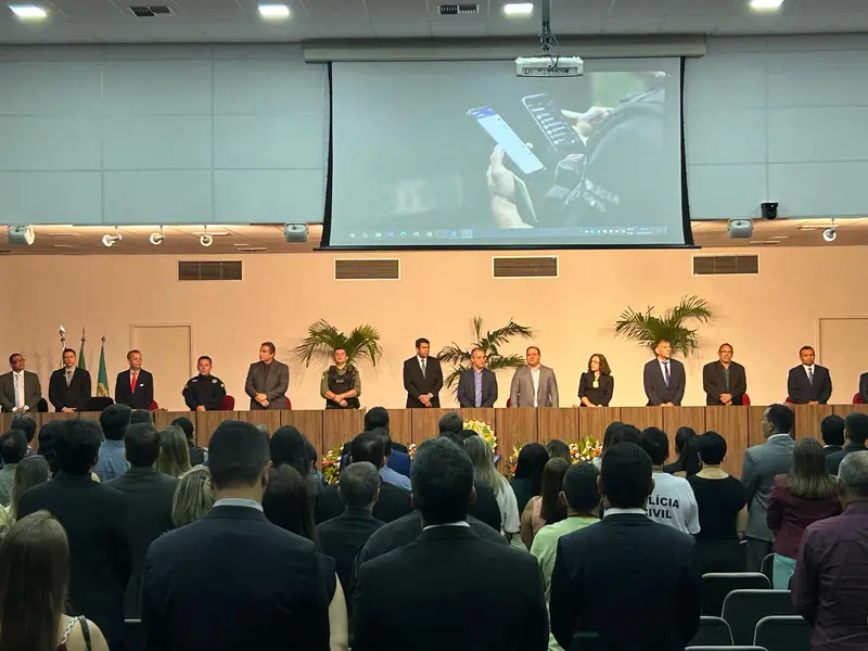 Polícia Civil do Piauí homenageia servidores com medalhas e troféus em Teresina